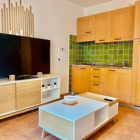 Lägenhet En Bord De Avec Piscine *