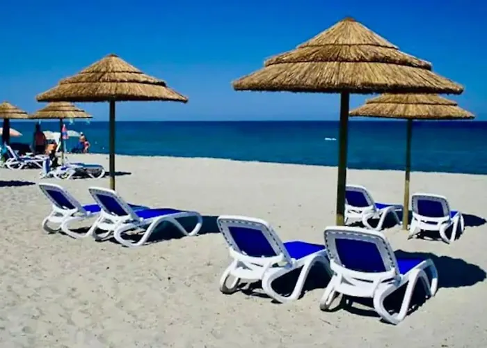 En Bord De Avec Piscine Apartament *