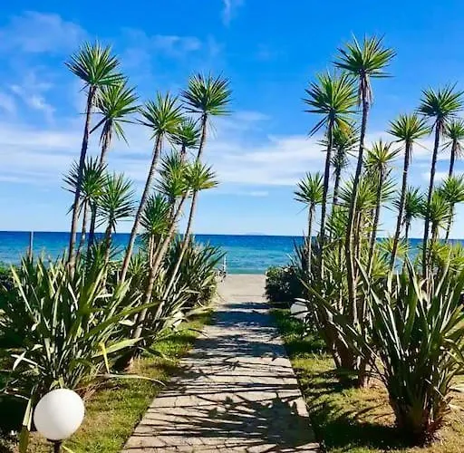 Apartmán En Bord De Avec Piscine *